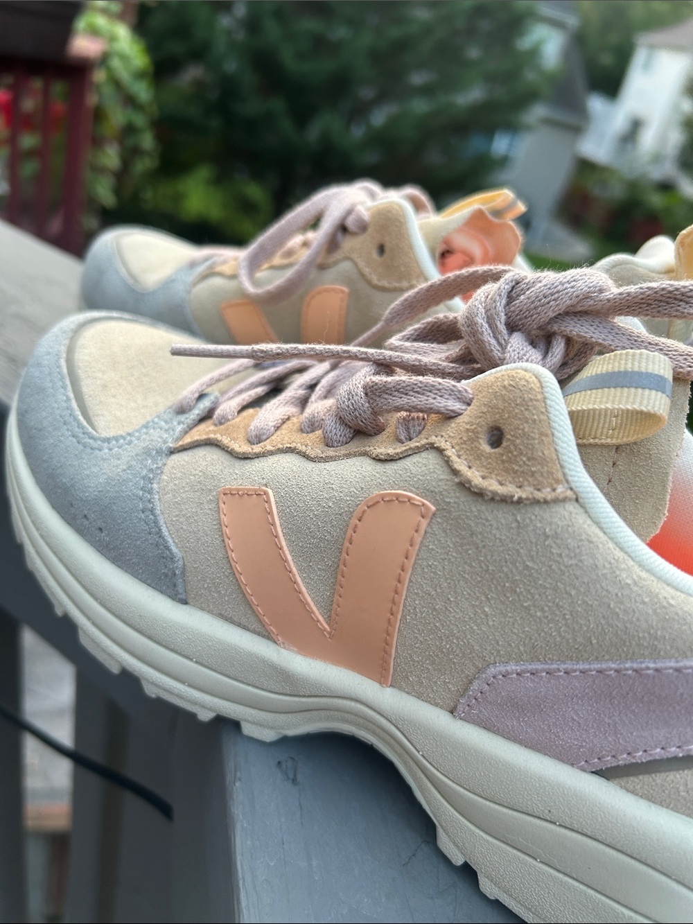 VEJA VENTURI SUEDE SHOES